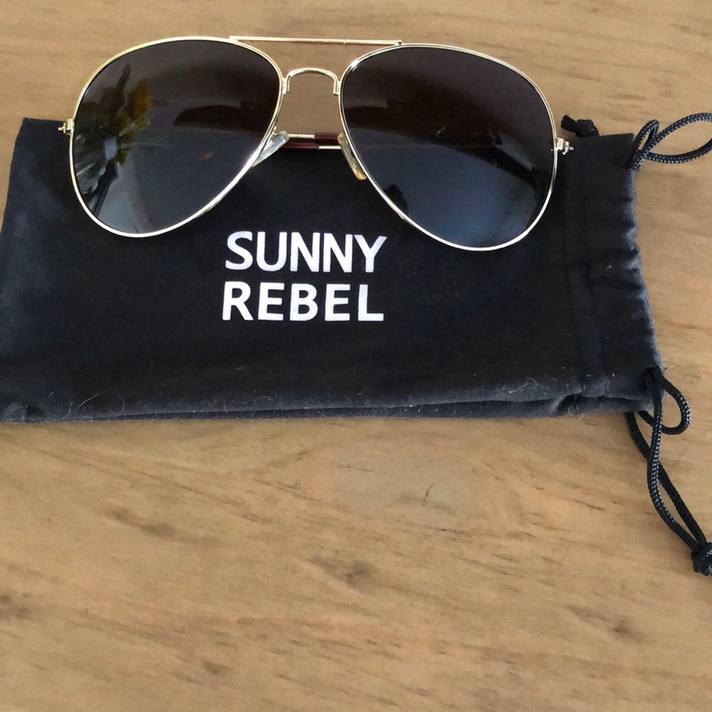 Sunny Rebel Aviator Sunglasses w Protective Pouch
